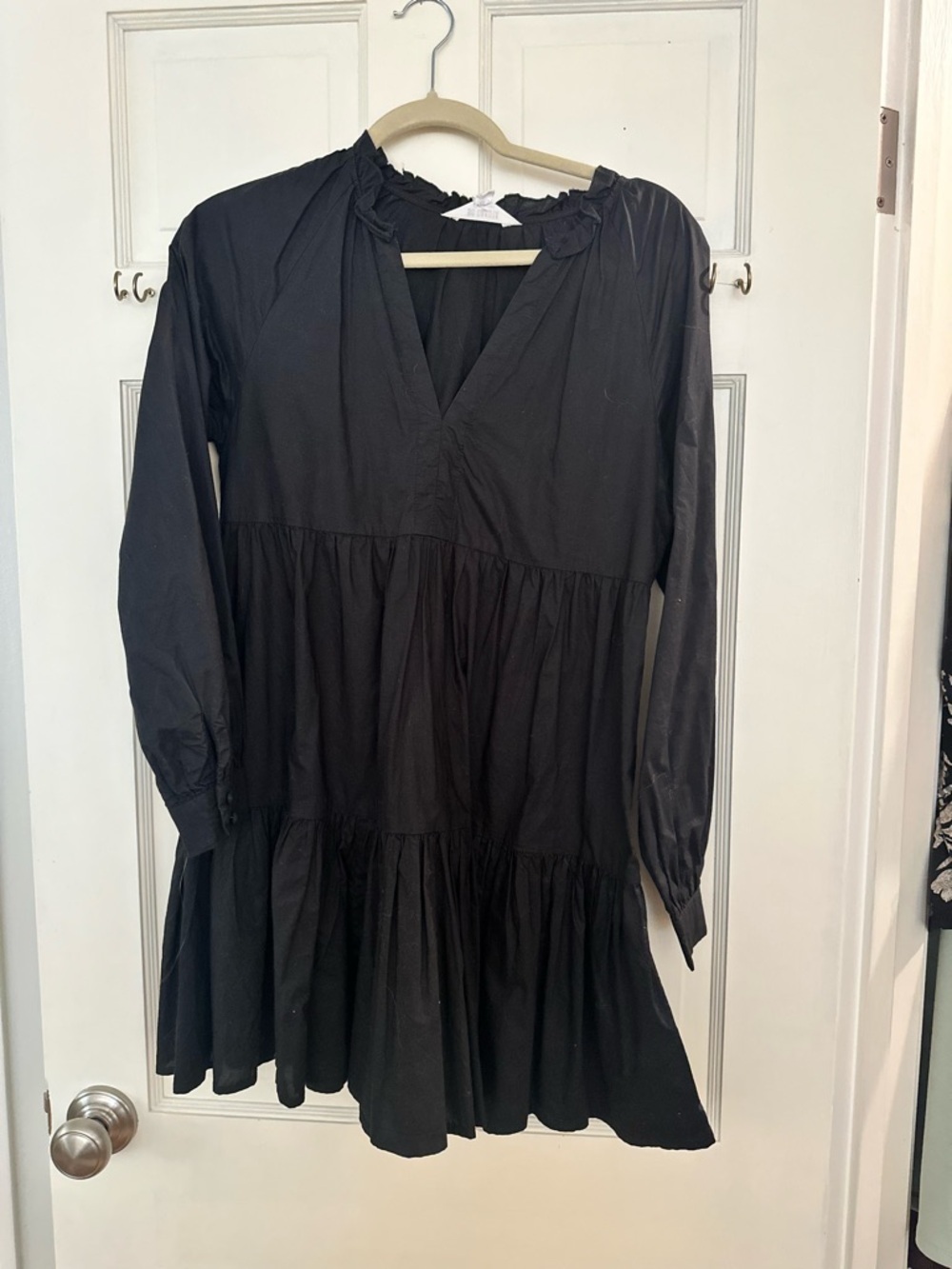 BB Dakota Black Long-Sleeve Tiered V-Neck Dress